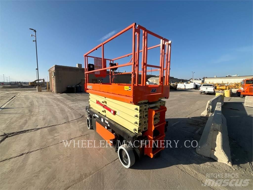 JLG R4045 Saksilavat
