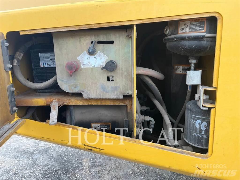 John Deere 250D Dumpperit
