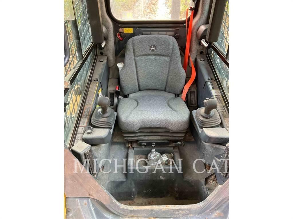 John Deere 325G Telakuormaajat