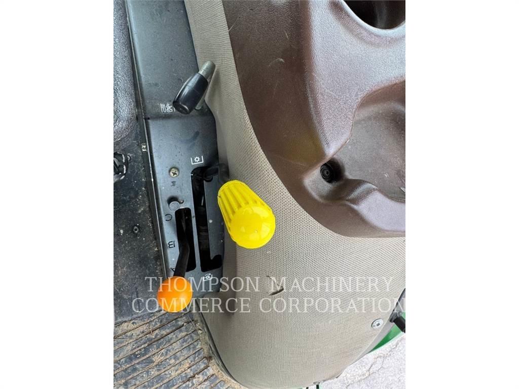 John Deere 6115D Traktorit