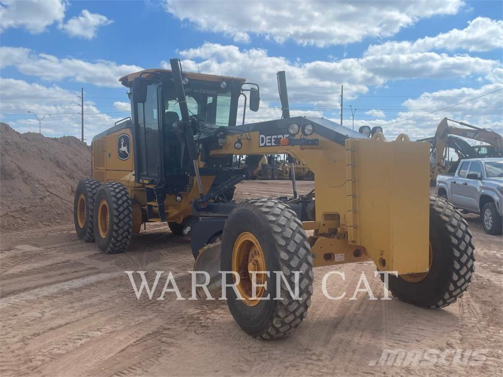 John Deere 670 Tiehöylät