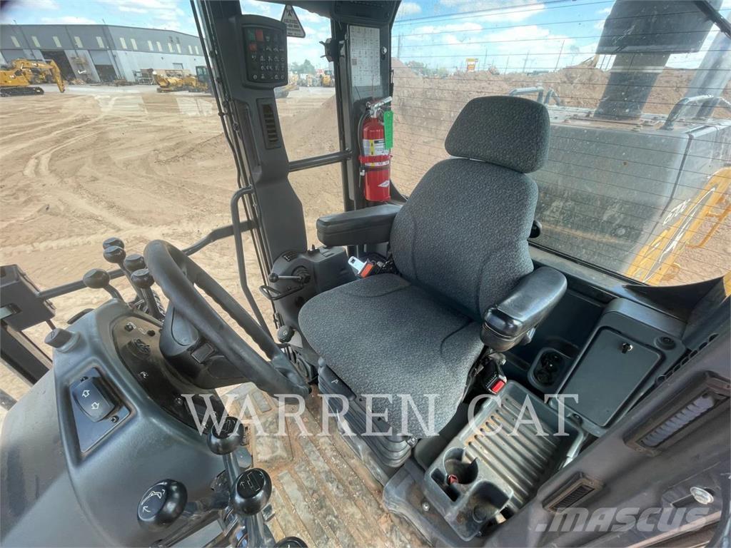 John Deere 670 Tiehöylät