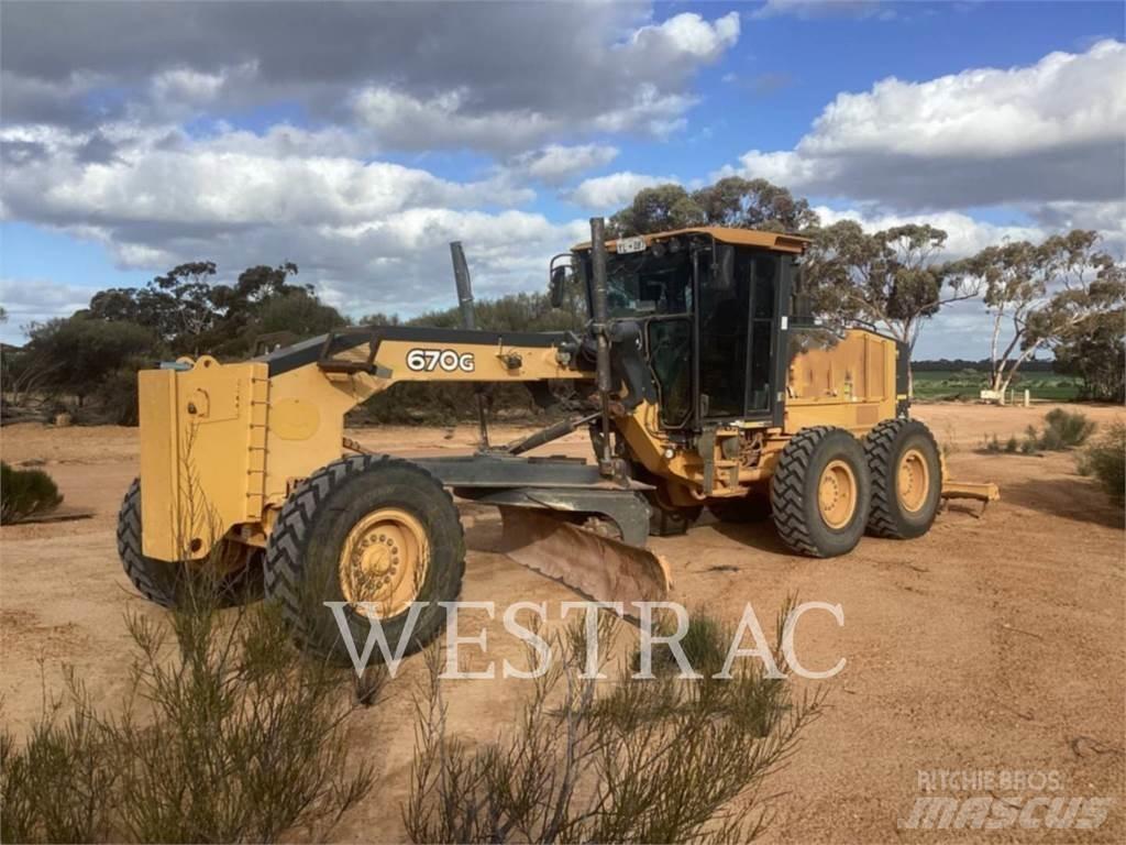 John Deere 670G Tiehöylät