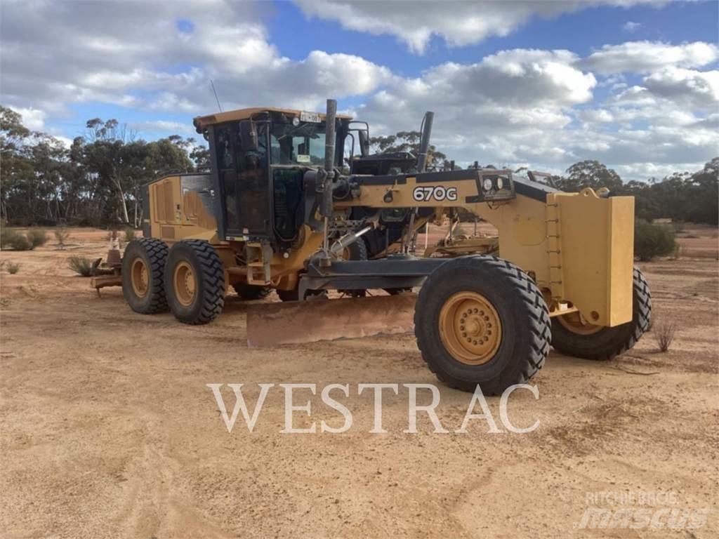 John Deere 670G Tiehöylät