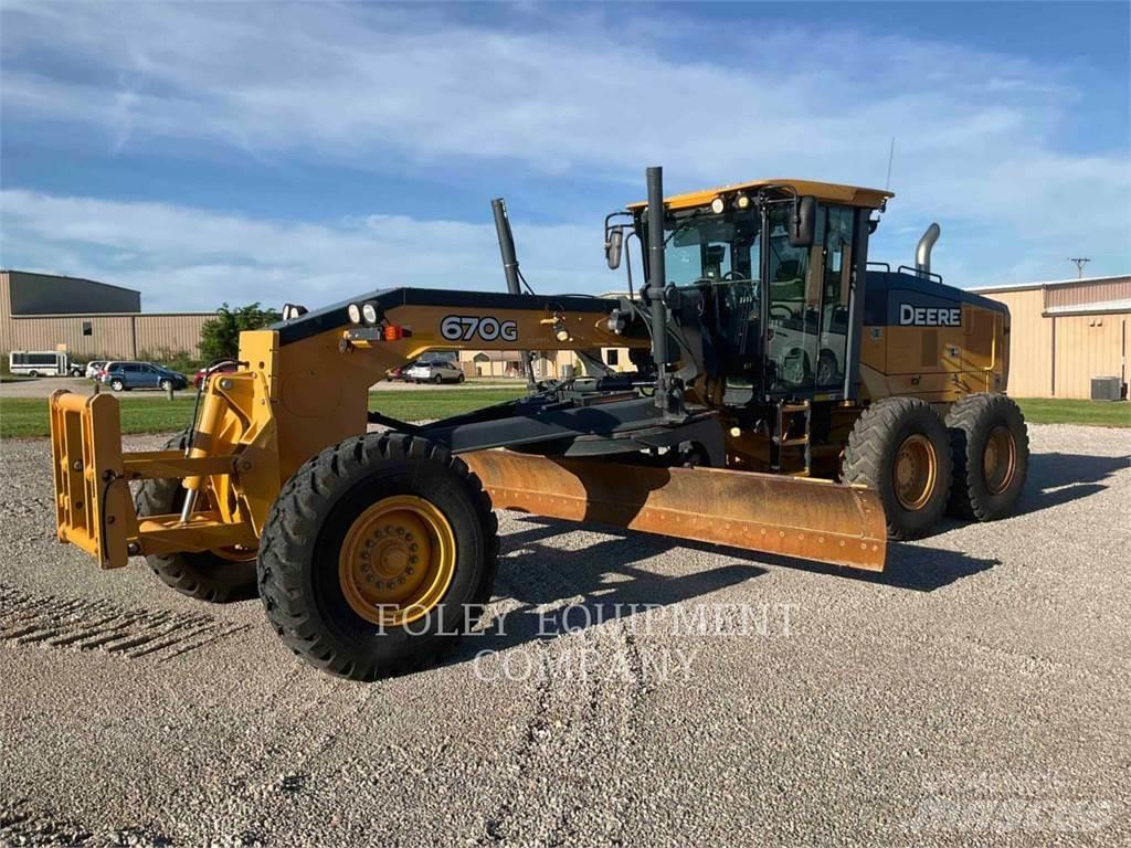 John Deere 670G Tiehöylät