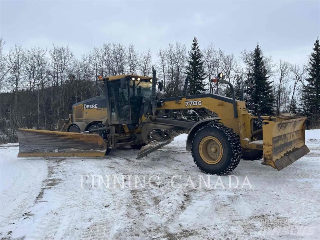 John Deere 770G Tiehöylät