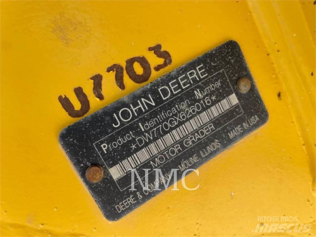 John Deere 770G_JD Tiehöylät