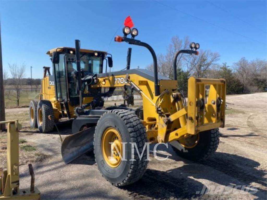 John Deere 770G_JD Tiehöylät