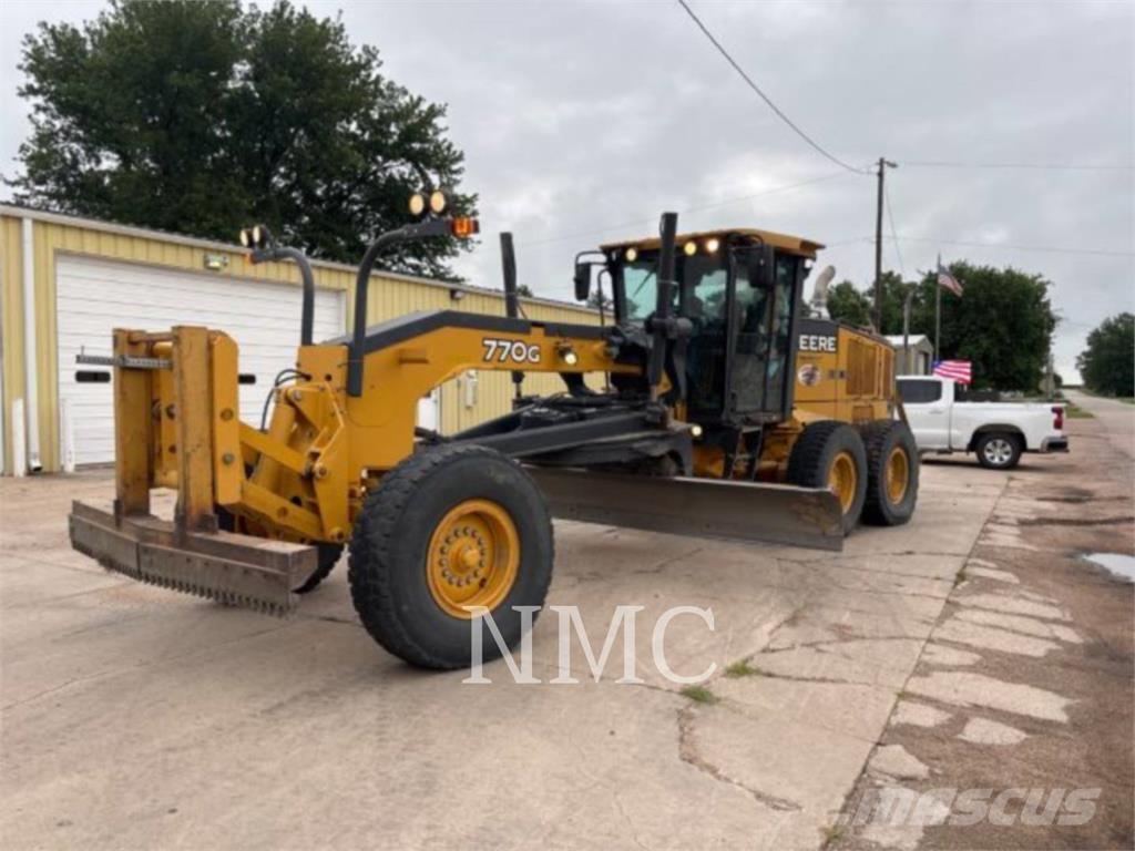 John Deere 770G_JD Tiehöylät