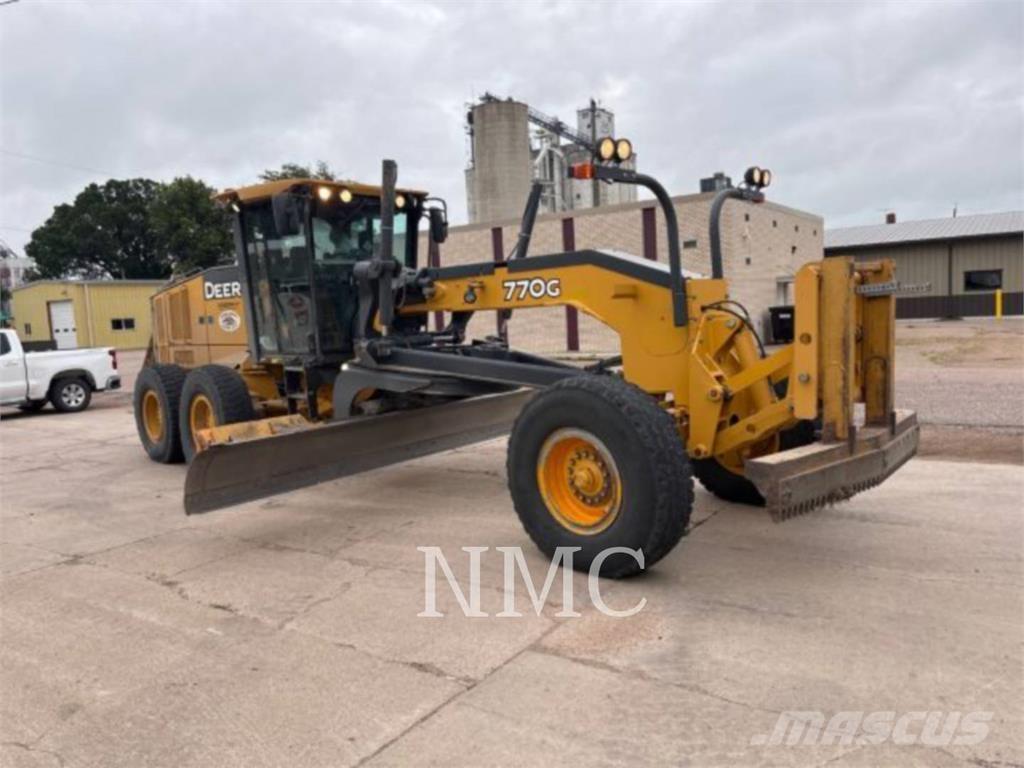 John Deere 770G_JD Tiehöylät
