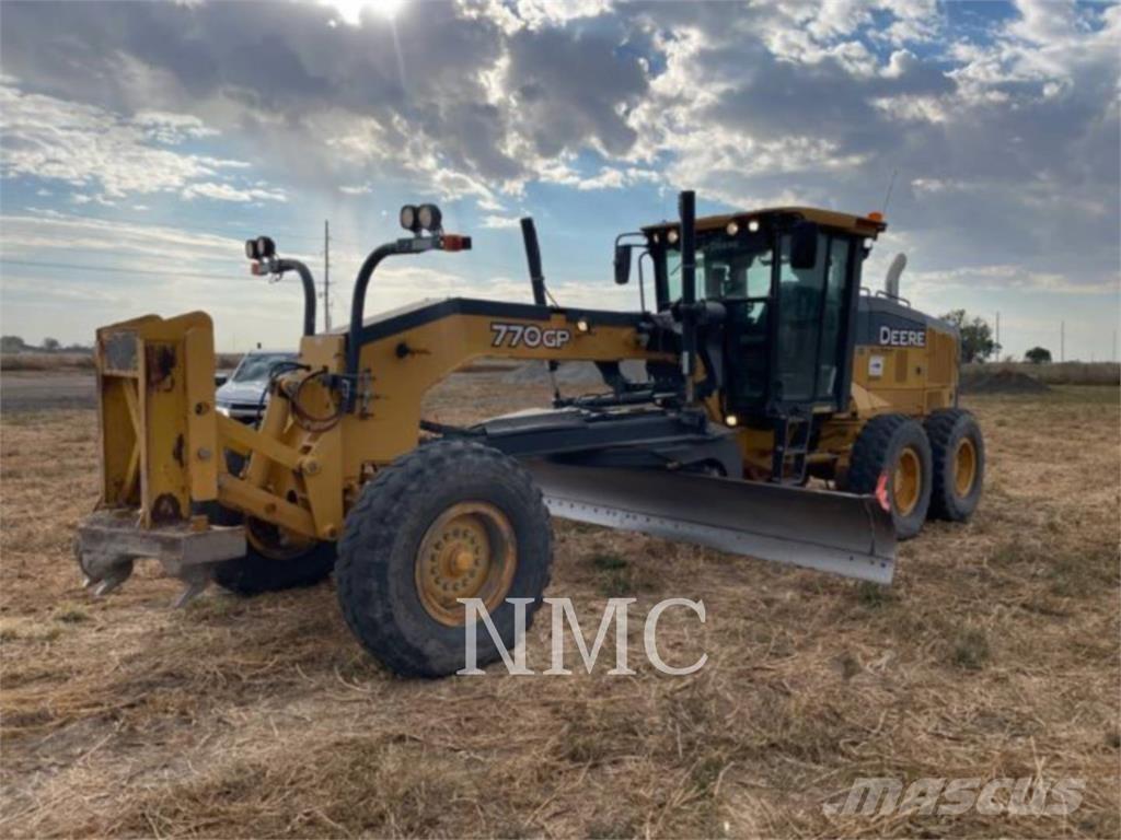 John Deere 770GP_JD Tiehöylät