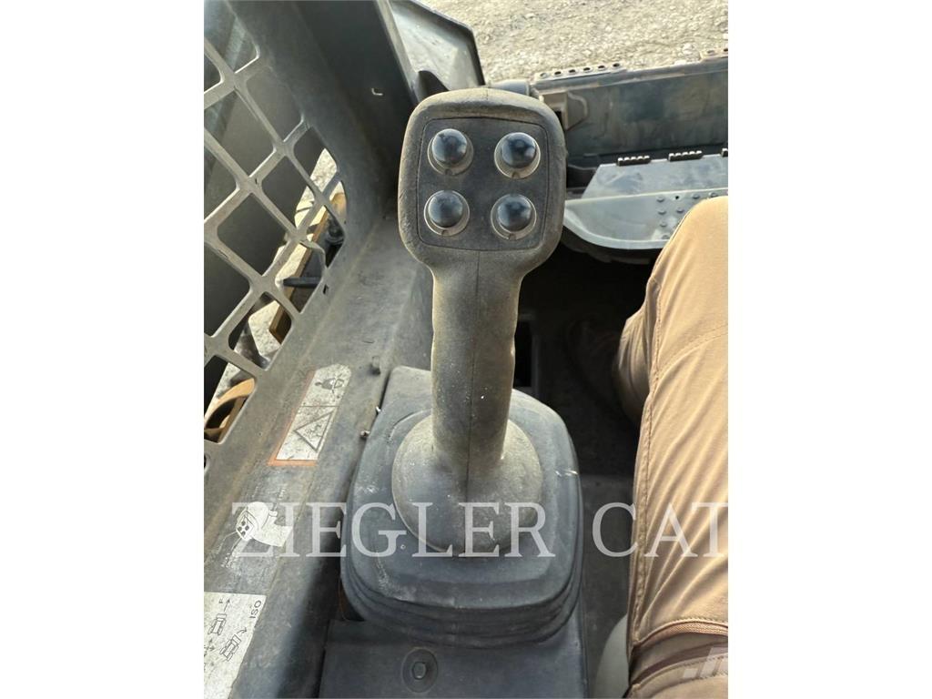 John Deere & CO. 320 D Liukuohjatut kuormaajat