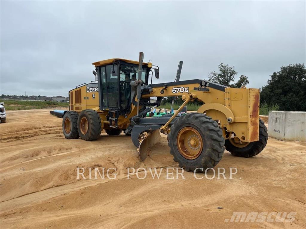 John Deere & CO. 670G Tiehöylät