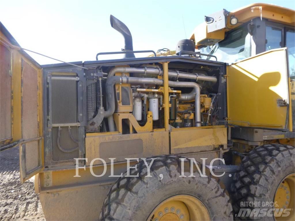 John Deere & CO. 672G Tiehöylät