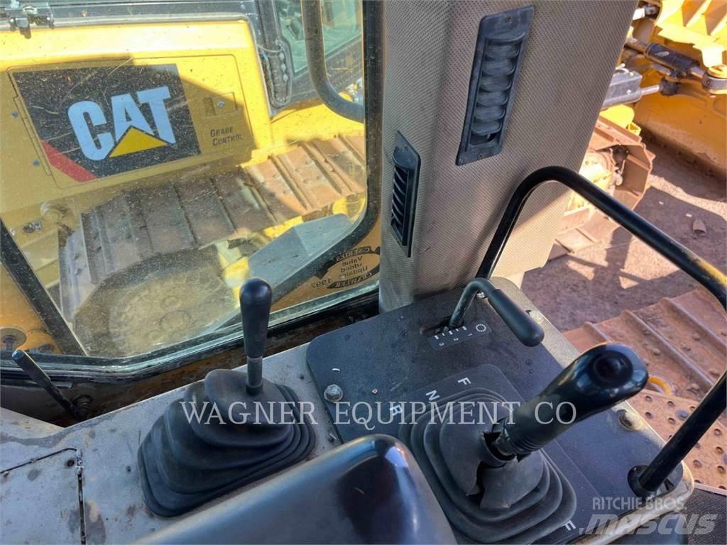 John Deere & CO. 750C LT Telaketjupuskutraktorit