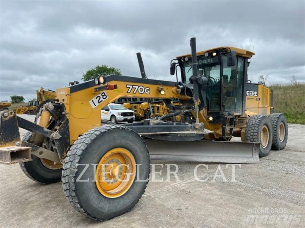 John Deere & CO. 770 G Tiehöylät
