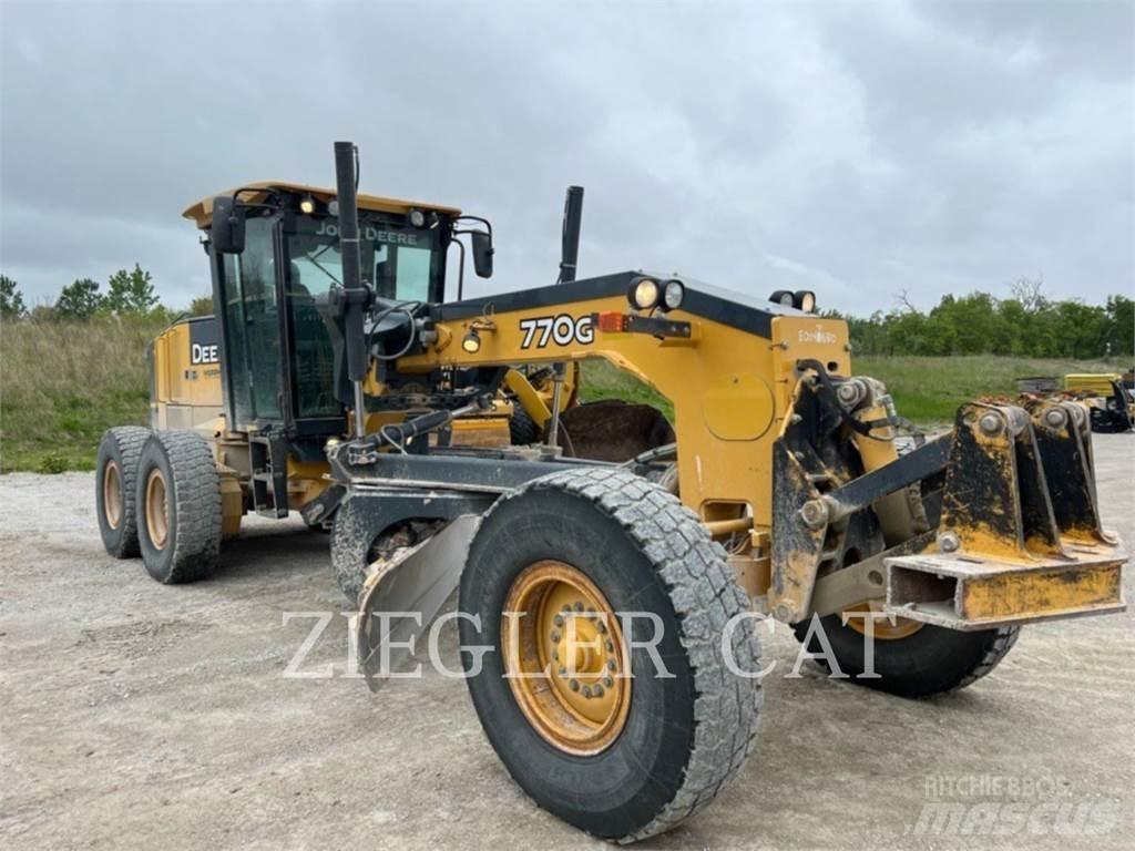 John Deere & CO. 770 G Tiehöylät