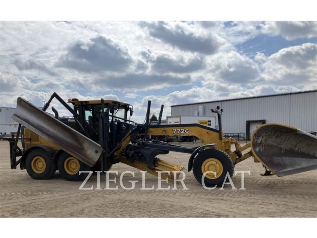 John Deere & CO. 772 G Tiehöylät