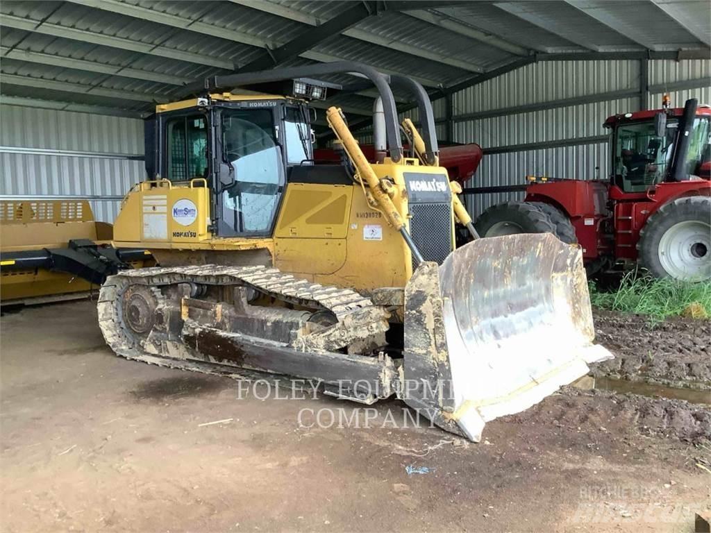 Komatsu D65EX17 Telaketjupuskutraktorit