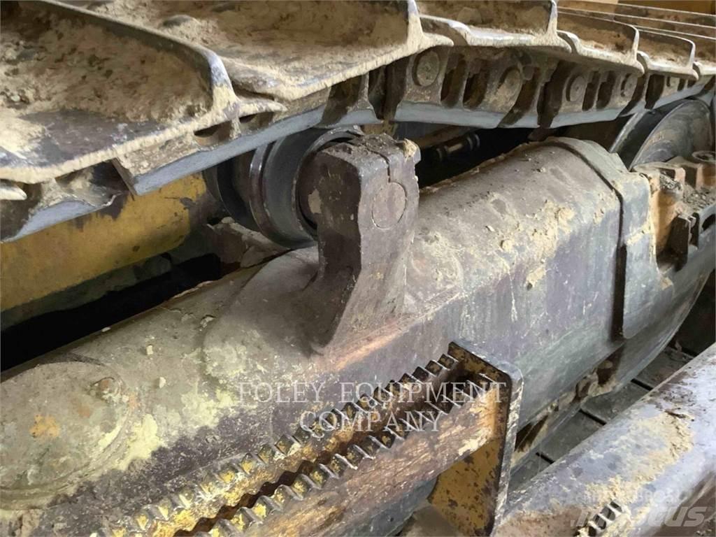 Komatsu D65EX17 Telaketjupuskutraktorit