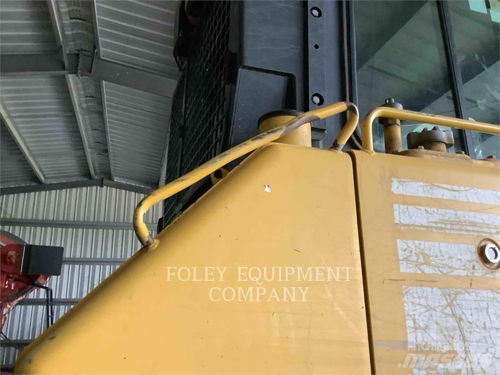 Komatsu D65EX17 Telaketjupuskutraktorit