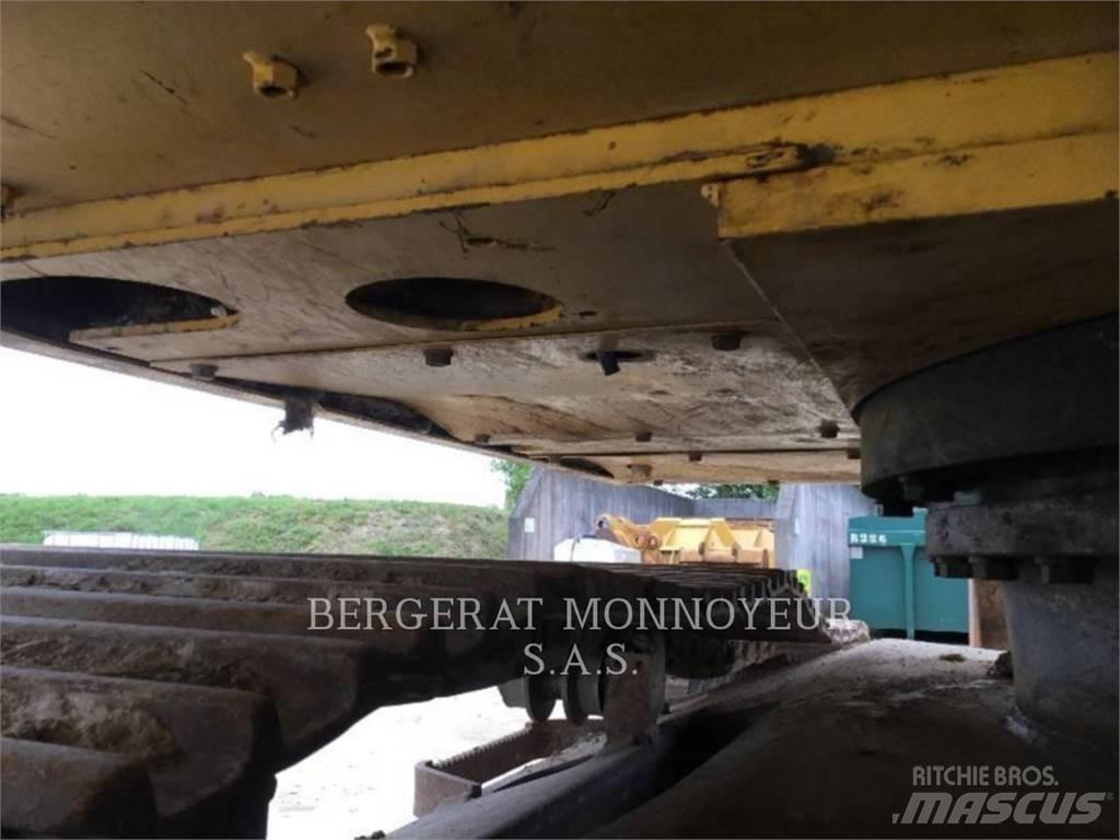 Komatsu HB215LC Telakaivukoneet
