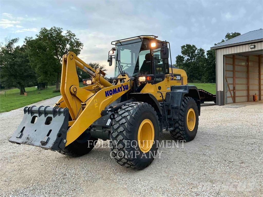 Komatsu WA200-8 Pyöräkuormaajat