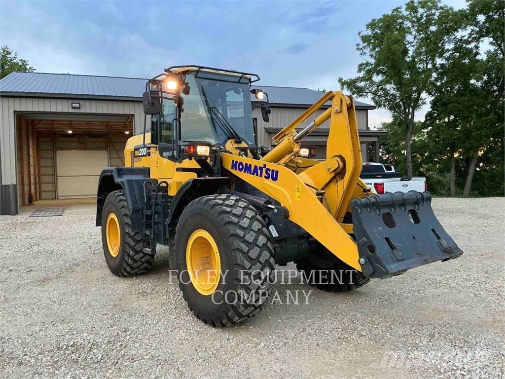 Komatsu WA200-8 Pyöräkuormaajat