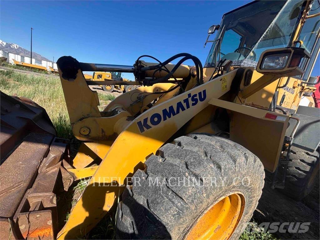 Komatsu WA250-5L Pyöräkuormaajat