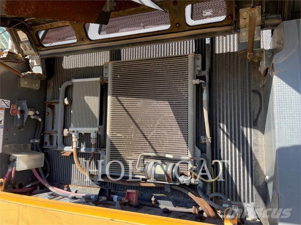 Liebherr R924LC Telakaivukoneet