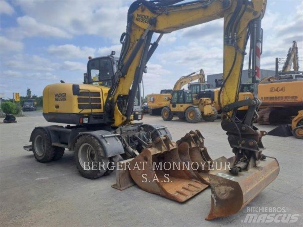 Neuson EW100 Pyöräkaivukoneet