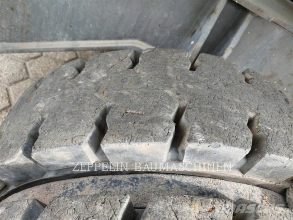 Sennebogen 818 Purkukoneet