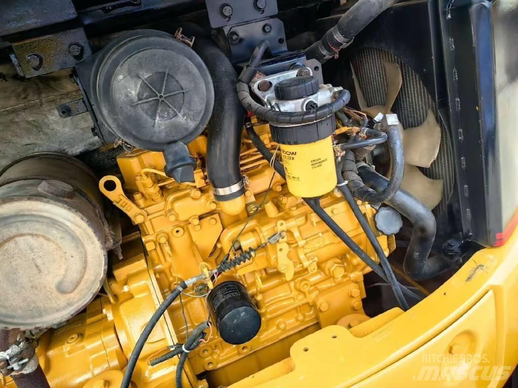 CAT 304 Minikaivukoneet < 7t