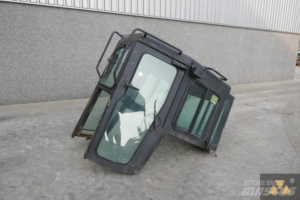 CAT 158-7696 Ohjaamot ja sisustat