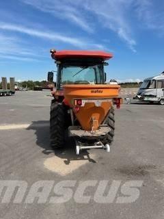 Kubota L2-452 Taajamatraktorit