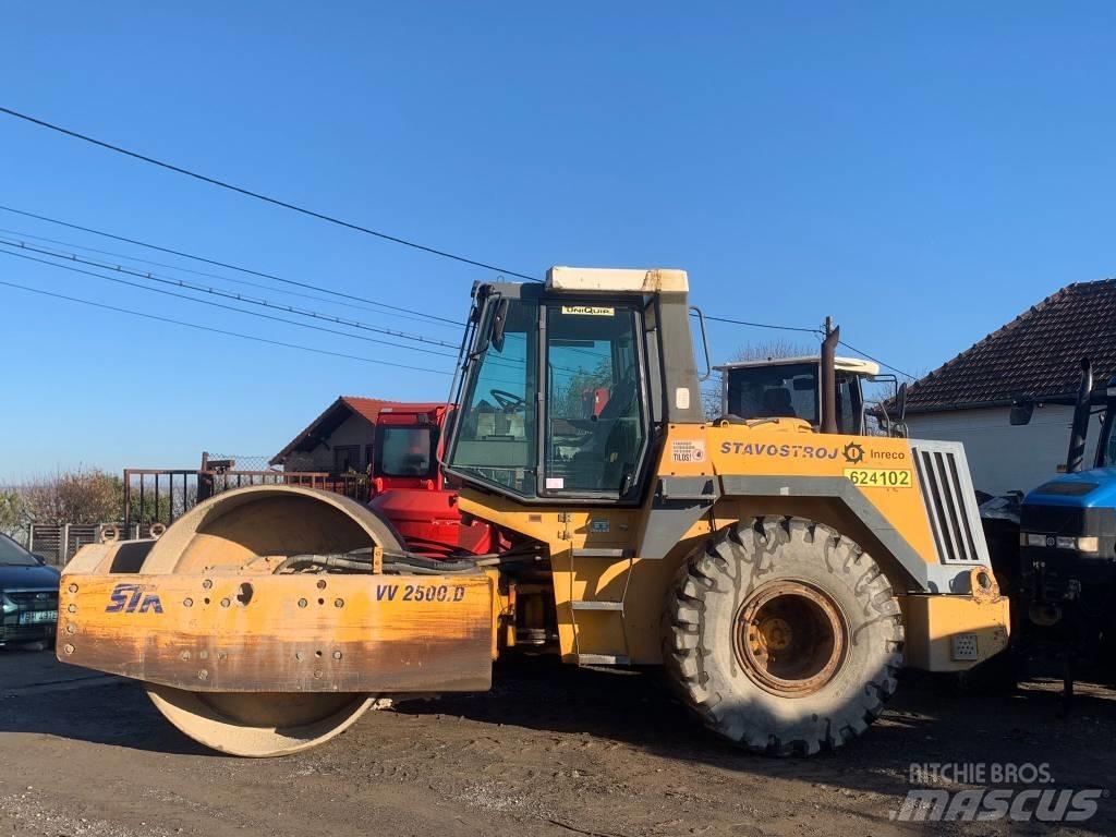 Stavostroj VV 2500D Yksivalssijyrät