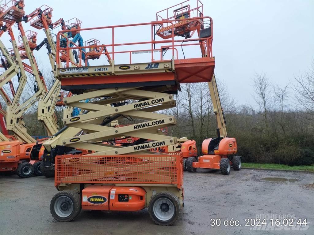 JLG 4069LE Saksilavat