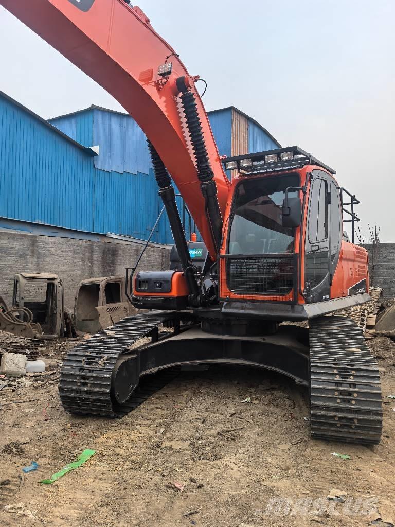 Doosan DX300 Telakaivukoneet