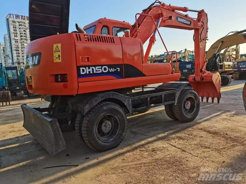 Doosan 150 W-7 Pyöräkaivukoneet