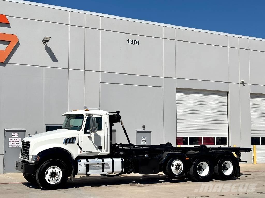 Mack CV 713 Vetopöytäautot