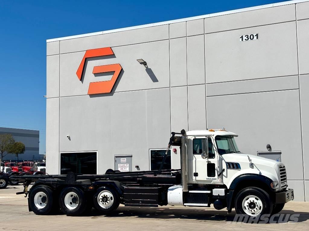 Mack CV 713 Vetopöytäautot