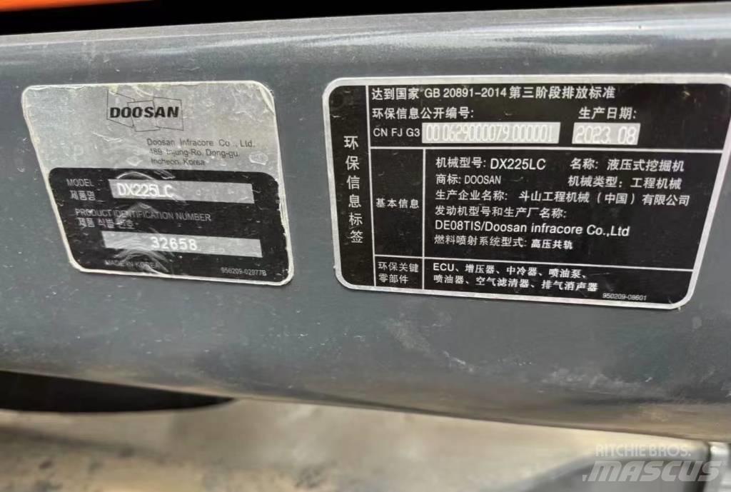 Doosan DX 225 Telakaivukoneet