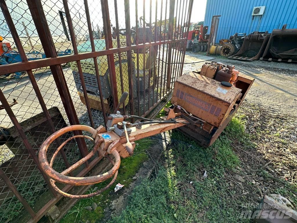 CASE Vibromax W50 Tärylevyt