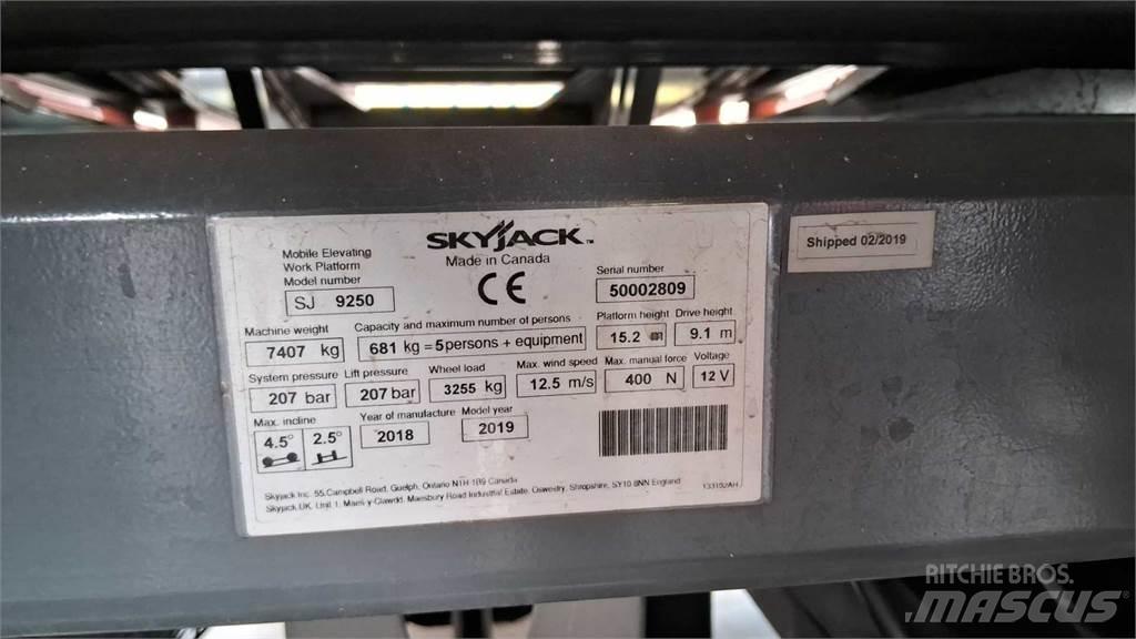 SkyJack 9250RT Saksilavat