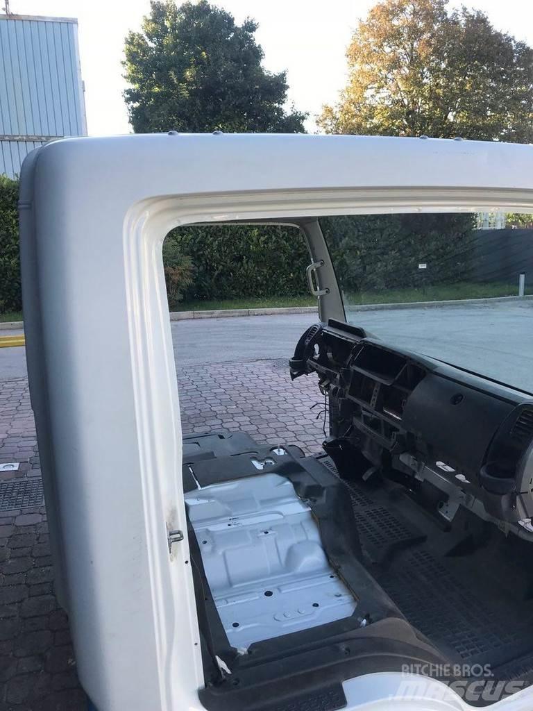 Renault Maxity Ohjaamot ja sisustat