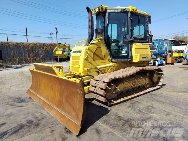 Komatsu D37PX-23 Telaketjupuskutraktorit
