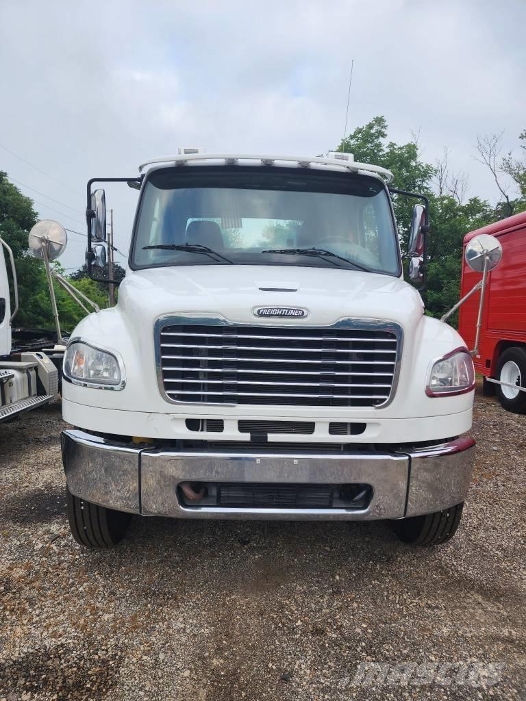 Freightliner M2 Vetopöytäautot
