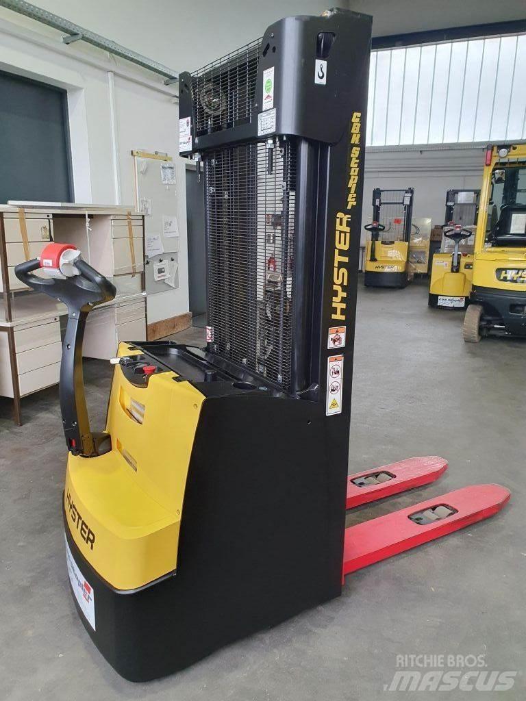 Hyster S 1.4 Käyden ajettavat pinoamistrukit