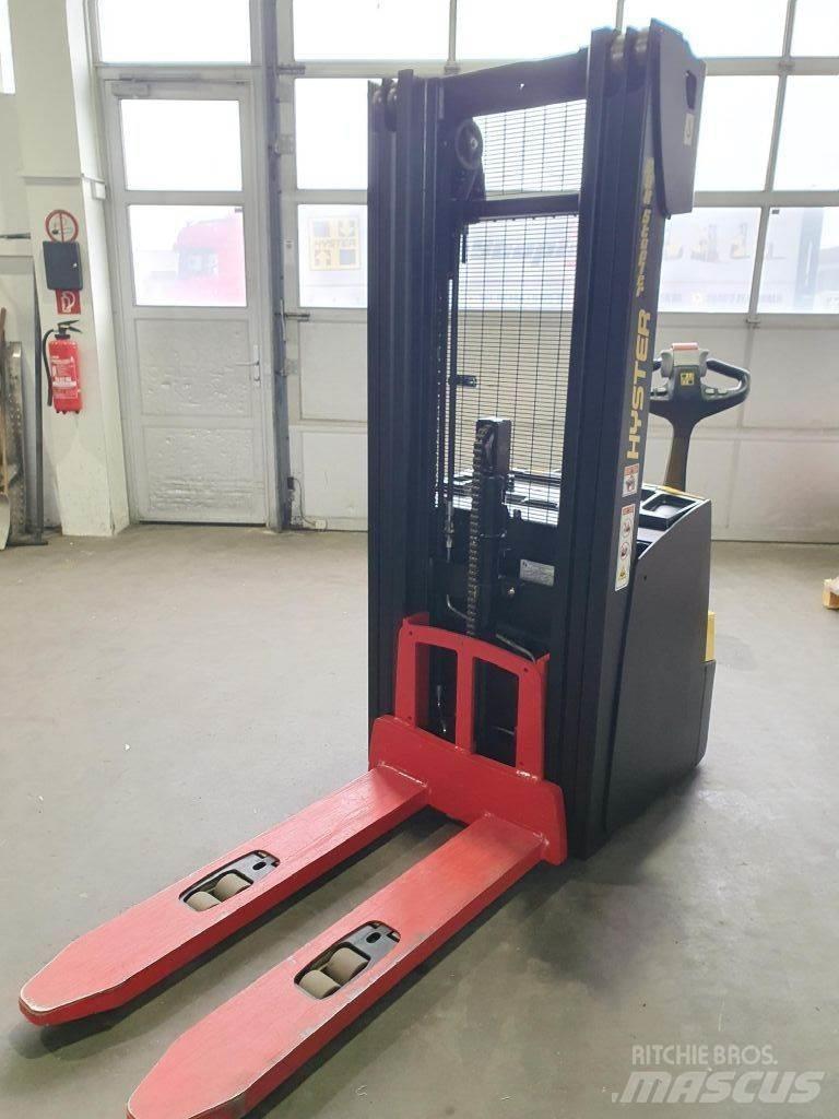 Hyster S 1.4 Käyden ajettavat pinoamistrukit