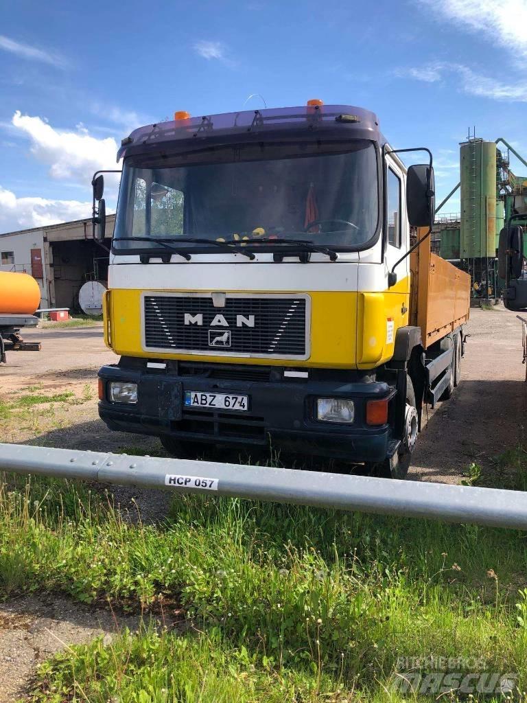 MAN 26.322 Nosturiautot
